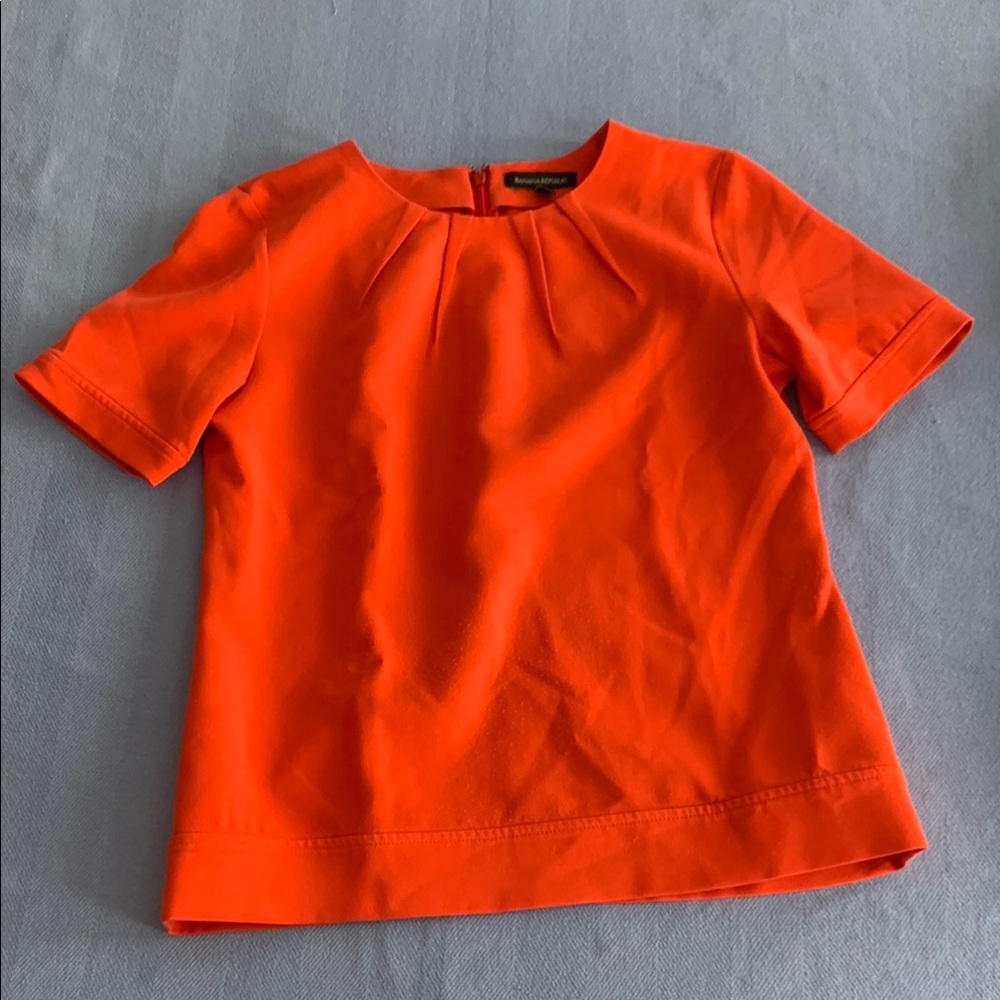 Banana Republic Red Short Sleeves Darted neckline
